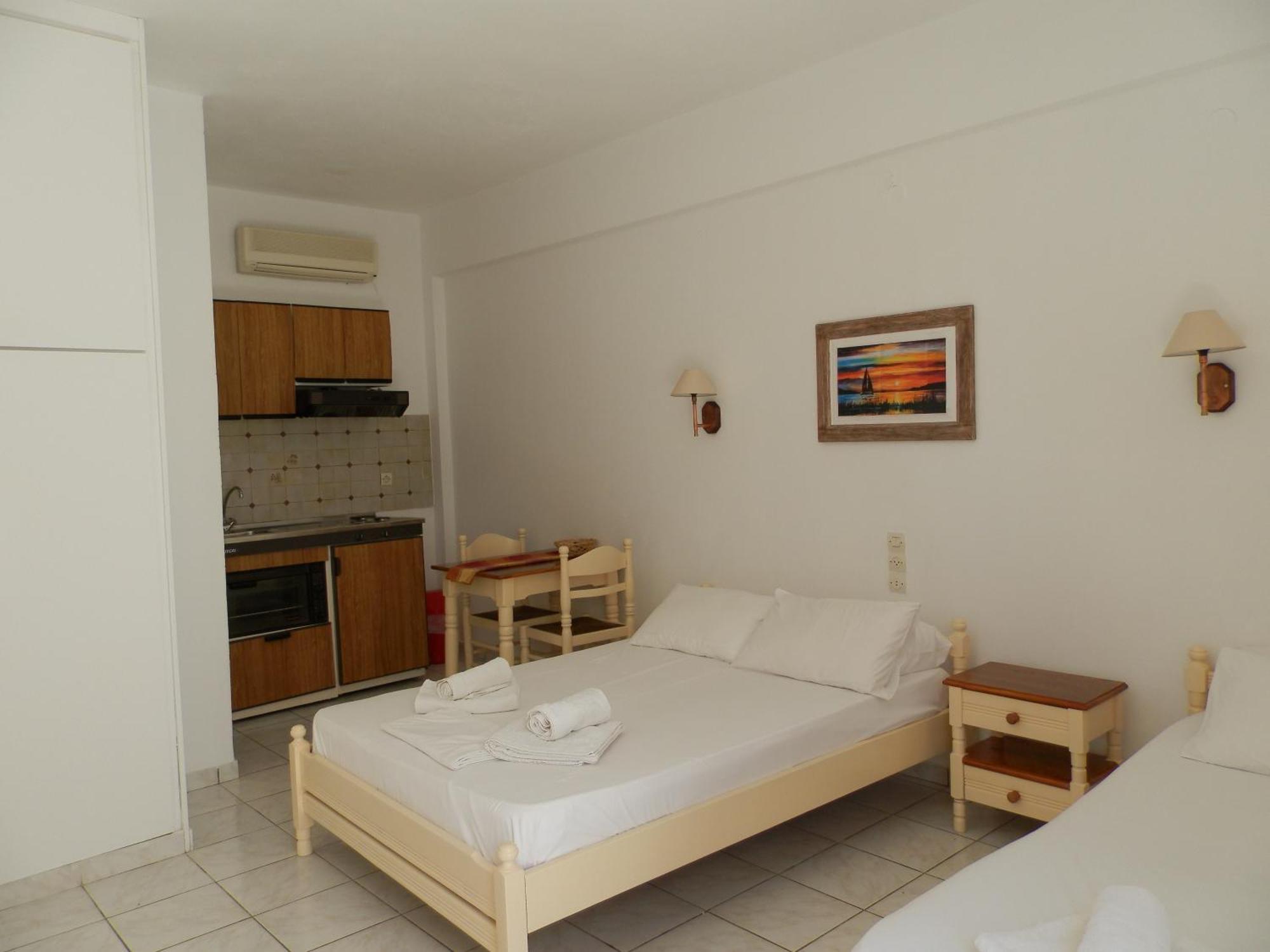 Aeolos Hotel Apartments Gythio Bagian luar foto