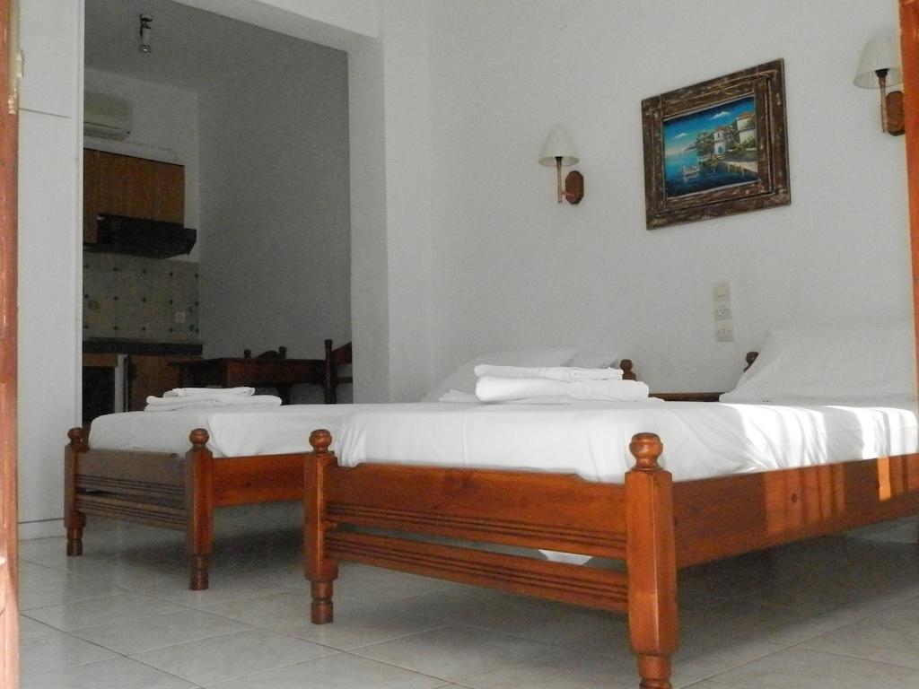 Aeolos Hotel Apartments Gythio Bagian luar foto