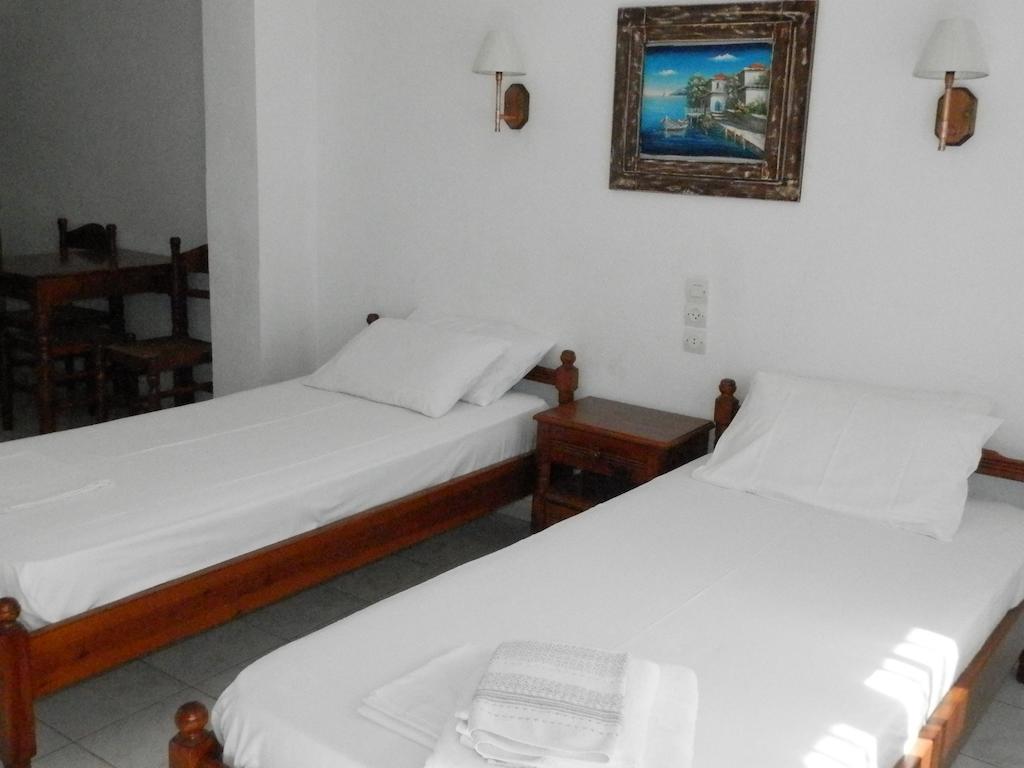 Aeolos Hotel Apartments Gythio Bagian luar foto